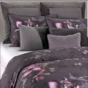 Queen Vera wang Night Bloom Duvet & sheet set